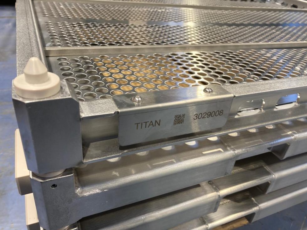 Labelled and barcoded sterilization trays