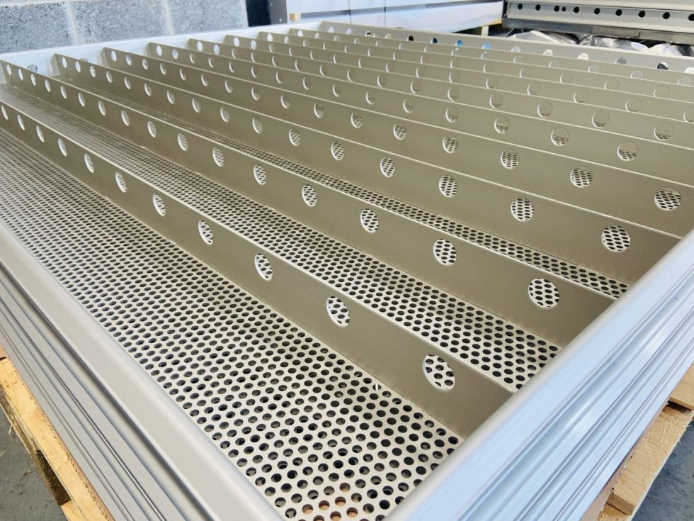 Spacers in sterilizations trays